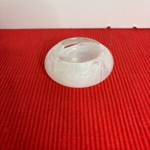 Elegant White Swirl Glass Tea Light Candle Holder